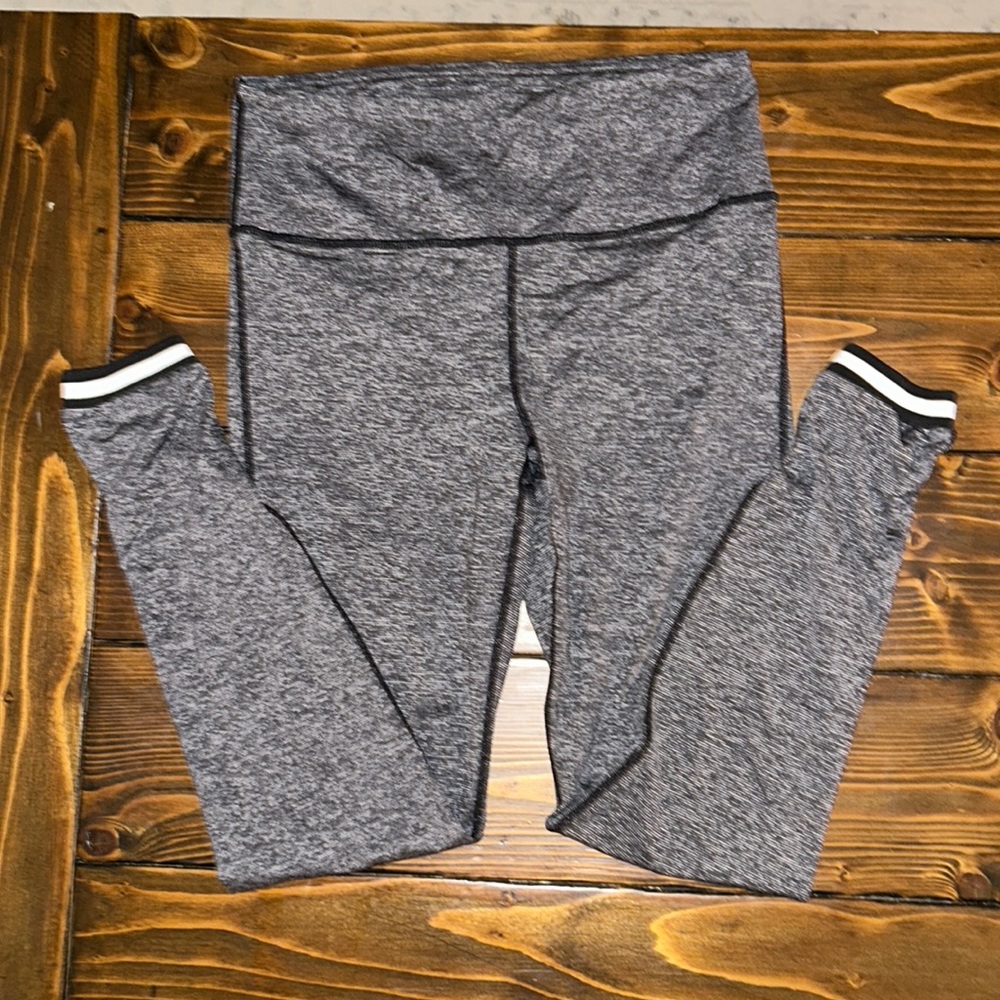 Mono Bo leggings with adorable ankle cuff